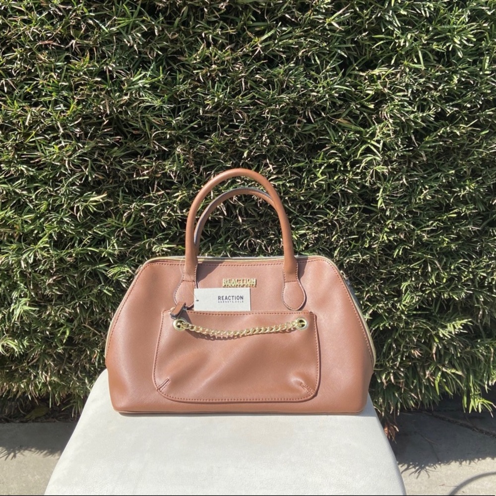 Reaction purse